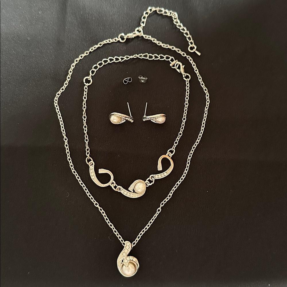 Silvertone & faux pearl, CZ stones EUC necklace, bracelet/anklet & earrings set. - Picture 2 of 7